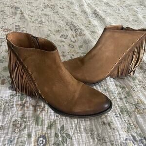 EUC Circle G Honey Leather Side Fringe Round Toe Zip Western Booties Women’s 11M
